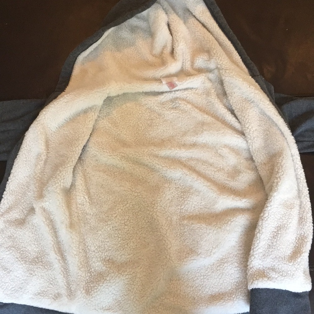 A jacket - Picture 2 of 3